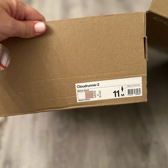 On Running Cloudstratus White and Orange Athletic Shoes
Cloudrunner 2 - Picture 4 of 6